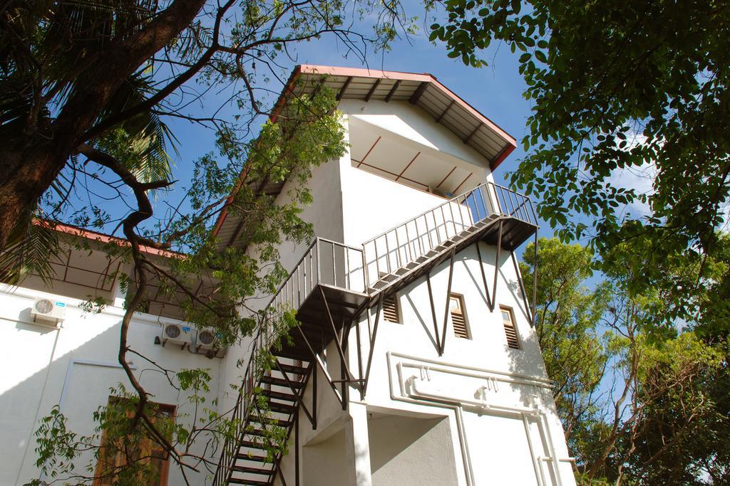 אנוראדפורה The Triangle Hotel מראה חיצוני תמונה