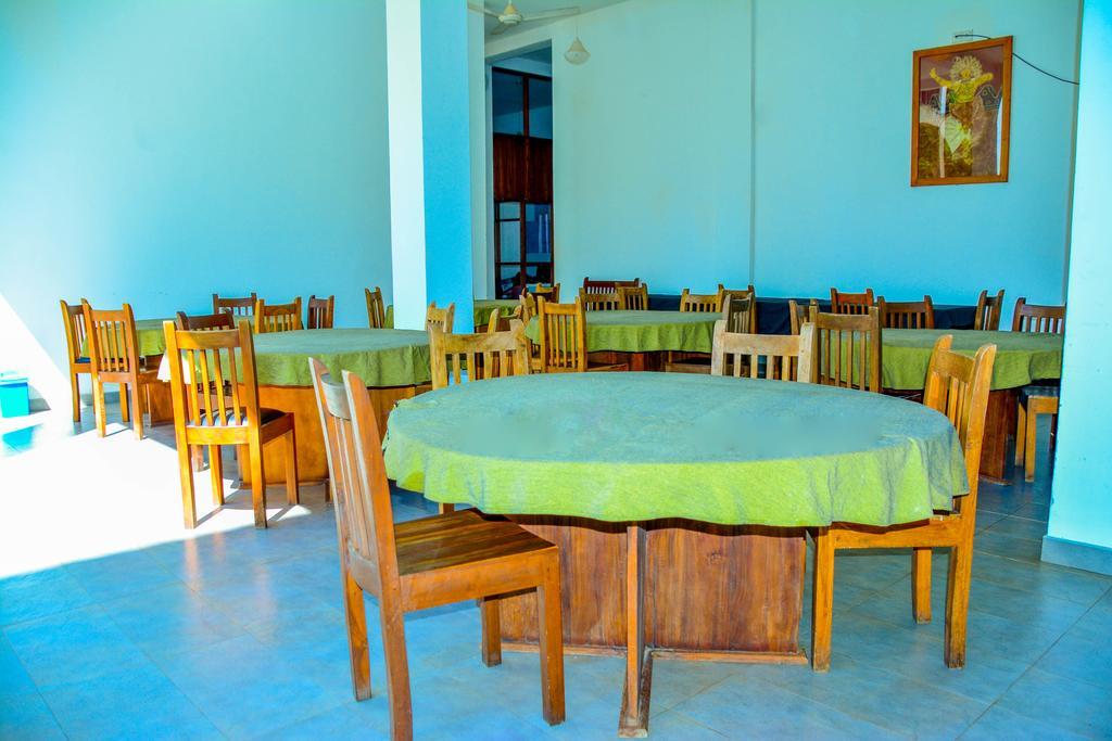 אנוראדפורה The Triangle Hotel מראה חיצוני תמונה